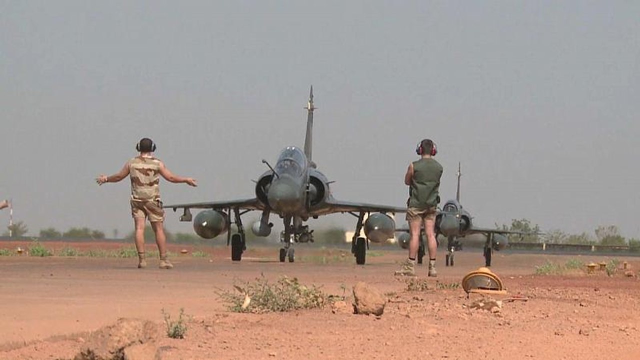 Nach Terror: Frankreich bekräftigt Militärpräsenz im Sahel