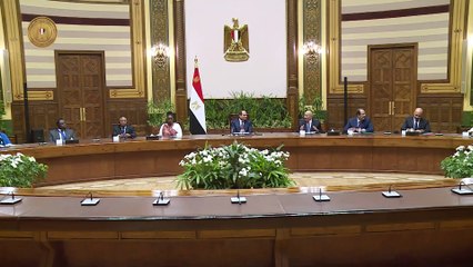 تفاصيل اجتماع السيسي برئيس المنطقة الاقتصادية لقناة السويس