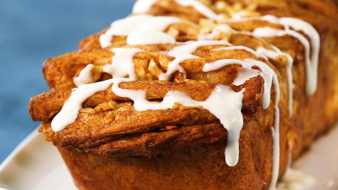 How to Make Cinnamon Apple Pull-Apart Bread