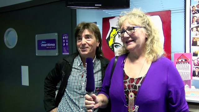 Réactions des fans de Clara Luciani dans les studios Maritima