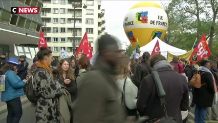 Des enseignants en colère et en souffrance dans la rue