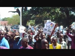 Une foule dans la rue à l'appel du FNDC de Kindia