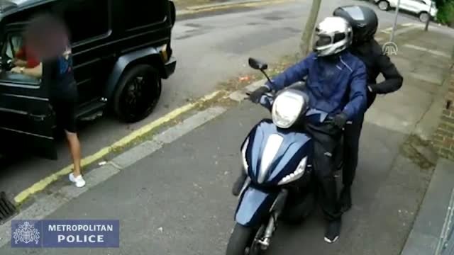 Londra polisi, Mesut Özil'e saldırının yeni görüntülerini yayınladı