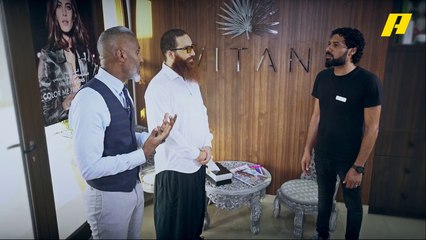 الجزائري سفيان بلهاني يخضع لقصة شعر ولحية جديدة في عيش الدور