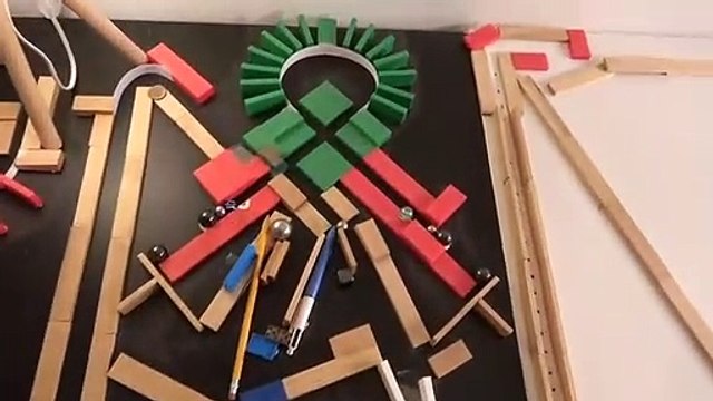Cette machine de Rube Goldberg est fascinante et hypnotisante