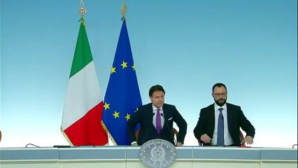 Ilva - Conte dopo il Cdm:"Noi disponibili su immunità penale, ma ArcelorMittal chiede 5000 esuberi"