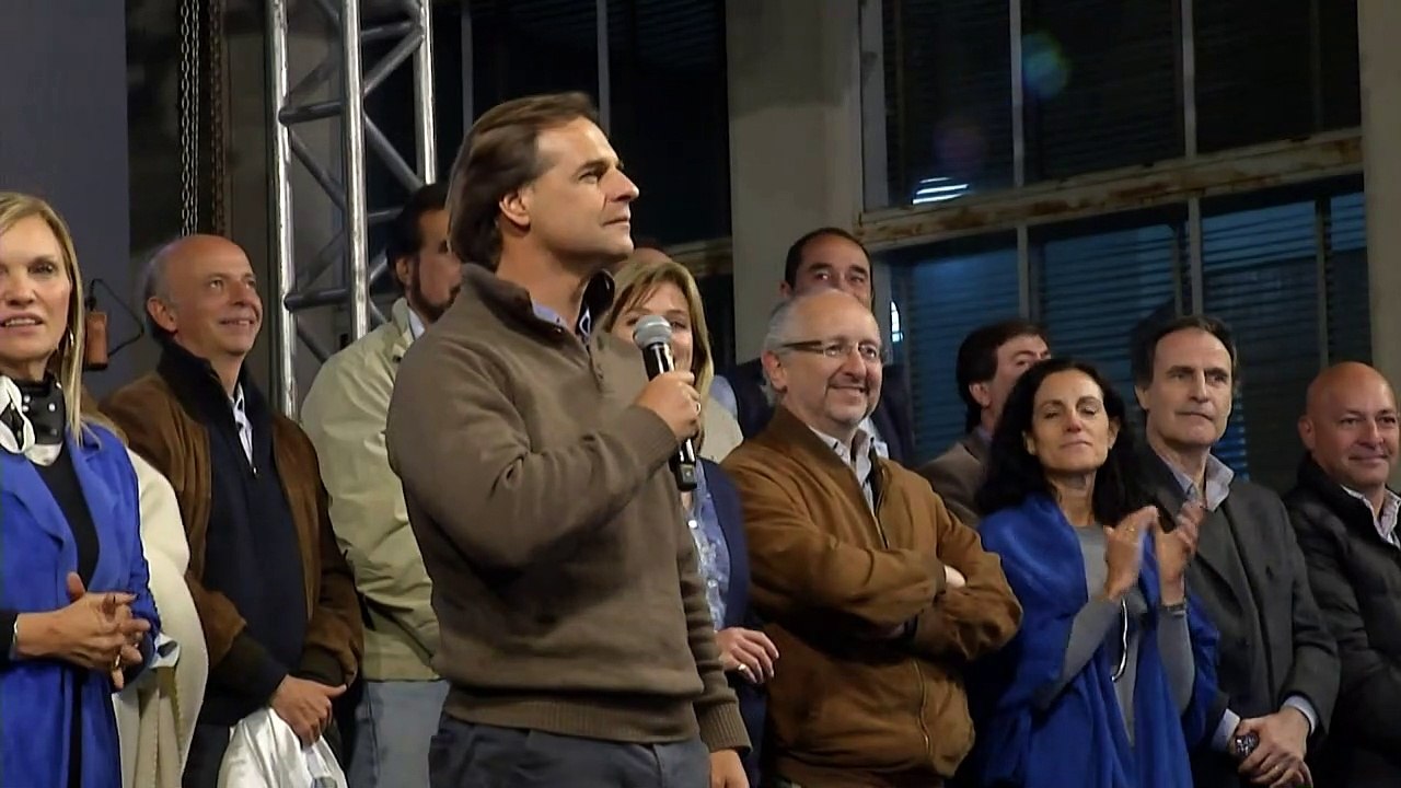 Oposição na frente