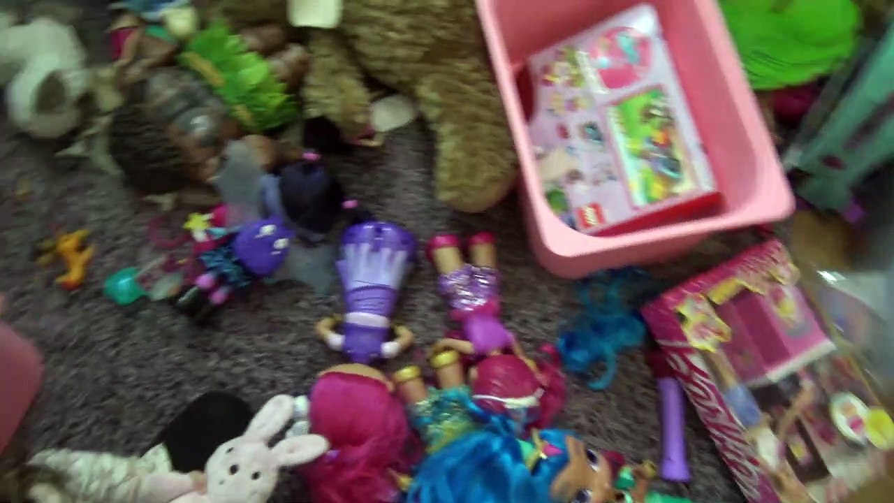 Brincando com um Monte de Brinquedos