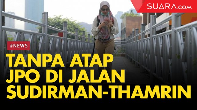Suasana JPO Tanpa Atap di Jalan Sudirman-Thamrin