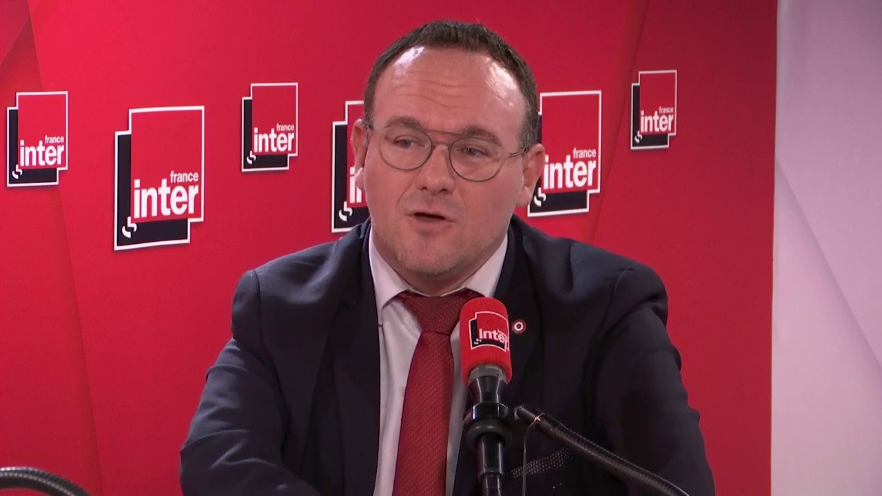 Damien Abad (LR) : "Sur le mariage pour tous, je pense que c'est une avancée. Je fais aussi partie des parlementaires Les Républicains qui n'ont pas voté contre. C'était une abstention de conviction, je m'interroge sur les conséquences sur la filiation"