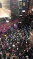 Vídeo viral: Evacúan de urgencia este teatro en Londres tras el colapso de parte del techo en pleno espectáculo