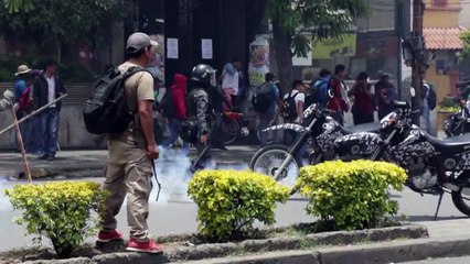 Un muerto y más de 60 heridos en enfrentamientos en Bolivia
