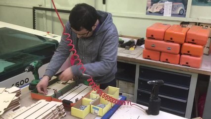 Bruxelles - Sesame, la boîte à clés produite à l’atelier l’Ouvroir en recyclant les anciens oblitérateurs de la STIB (vidéo Germani)