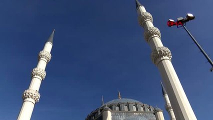 İtalya'da ölen genç kız istanbul'da toprağa verildi