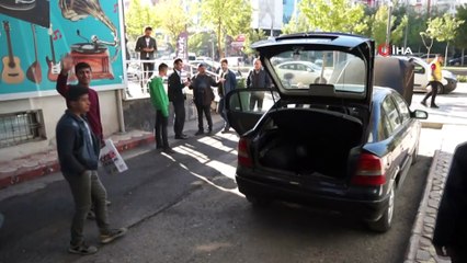 Aracına 5 gün önce fare girdi, tuzak kurup kapana kısılmasını bekliyor