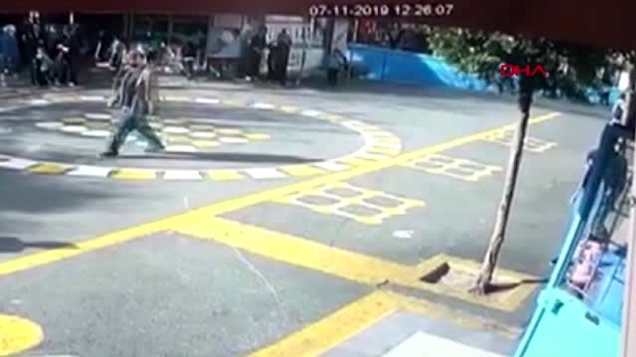Avcılar'da okul bahçesinde servis aracının çarptığı çocuk hayatını kaybetti