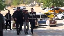 Elazığ polisi 2 hırsızlık şüphelisini suçüstü yakaladı
