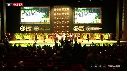 Şişelerle duvar ördüler, ödüle layık görüldüler