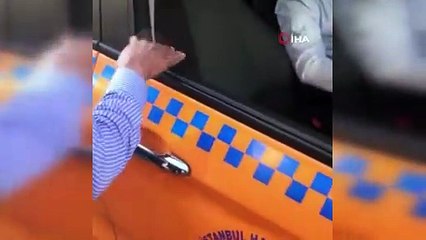 Telefonunu unutan turistten 'telefonunu havalimanına geri götürürüm' diyerek 150 lira aldı