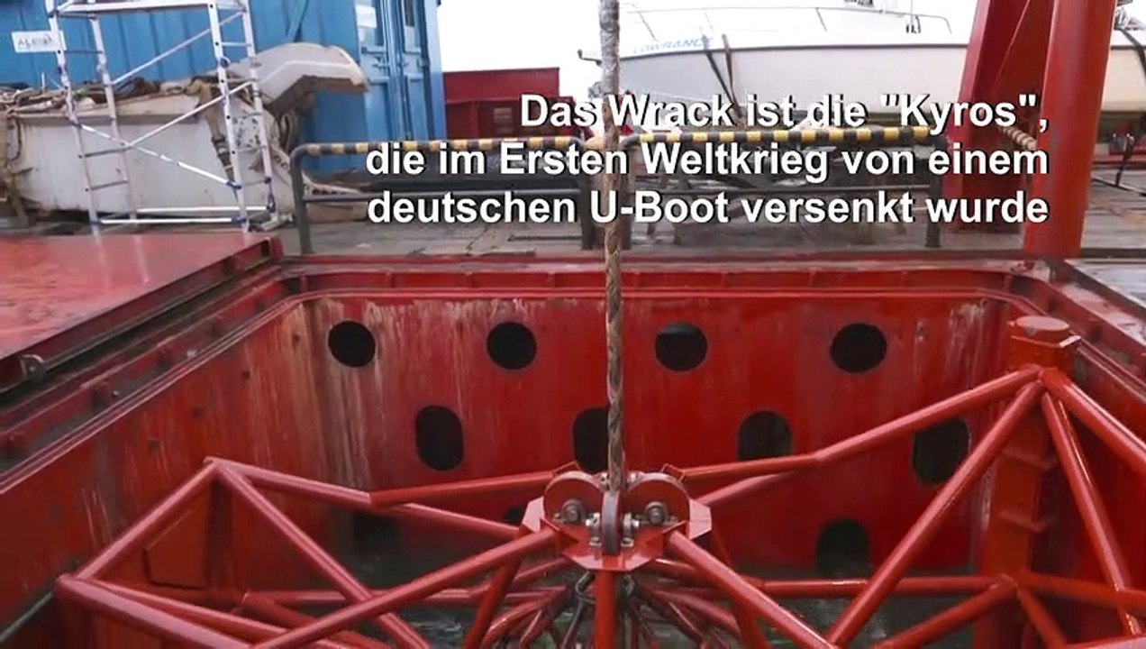 Hunderte Schnaps-Flaschen aus Schiffswrack geborgen