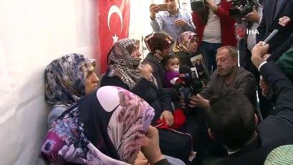 Avrupa Parlemetosu üyesi Tomas Zdechovsky'den evlat nöbetindeki annelere ziyaret