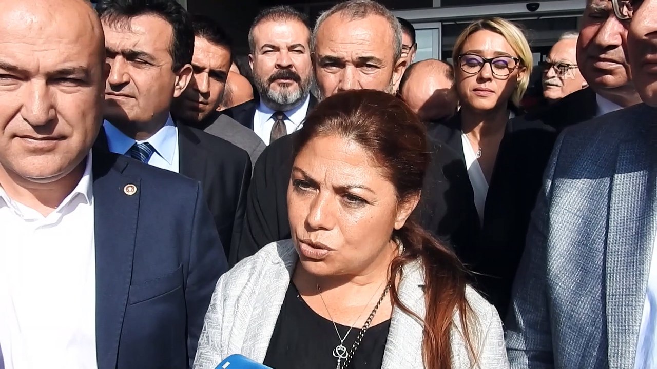 CHP'li Zeynep Altıok 'Cumhurbaşkanına hakaret' suçundan hakim karşısına çıktı - İZMİR