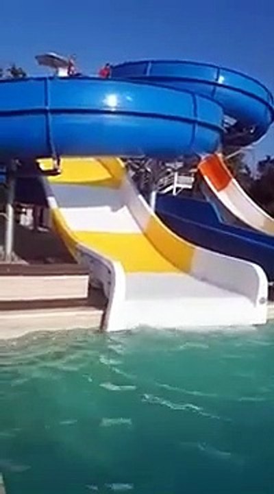 Aqua Park Arsenal Orăștie Hunedoara este unul dintre cele mai mari aquaparkuri din România