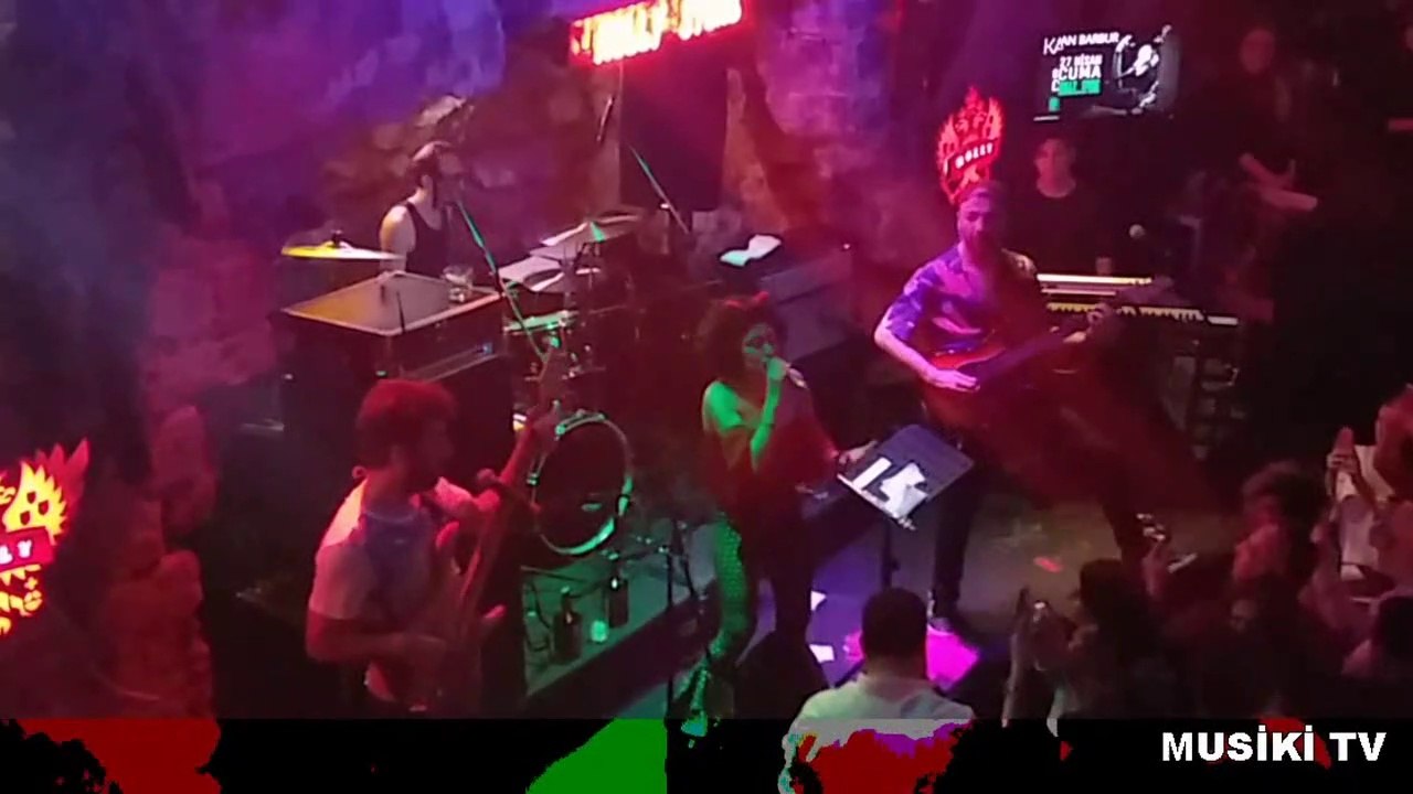 MELEK MOSSO - Hiç Işık Yok (Çukur Dizisi) (Canlı/Konser) @Jolly Joker - HD