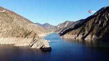 Sonbaharla Birlikte Deriner Barajı'nda Su Seviyesi Düştü