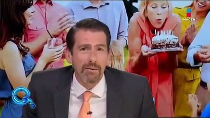 Hombres juegan a reventarse los globos por detrás