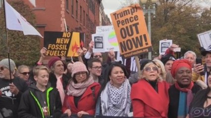 Jane Fonda marcha hasta la Casa Blanca en protesta por la crisis climática