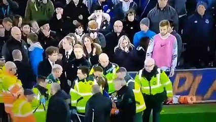 شاهد اصابة جوميز لاعب نادي ايفرتون امس امام توتنها(720P_HD)