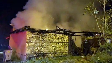 Tek katlı ev yangında kullanılamaz hale geldi - BURSA