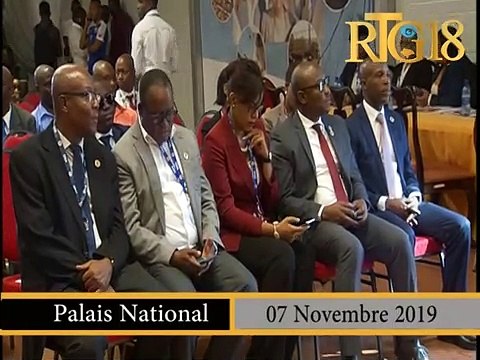 Le Président Jovenel Moïse a procédé à la remise des « chèques aux jeunes entrepreneurs