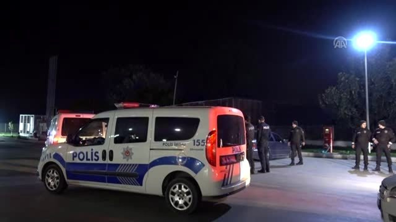 "Dur" ihtarına uymayan şüphelilerin ateş etmesi sonucu bir polis yaralandı