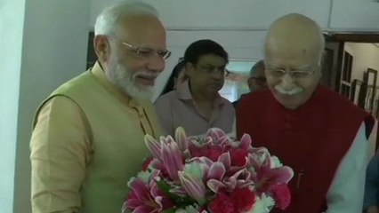 காலையிலேயே வீட்டுக்கு சென்று வாழ்த்து கூறிய மோடி, அமித்ஷா