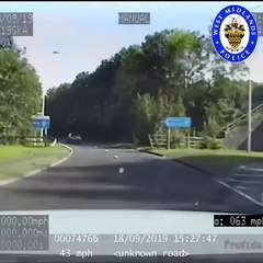 Un policier ne lâche rien pendant une course poursuite à 220 kmh