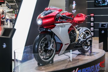 MV Agusta Superveloce 800 : la sportive rétro en vidéo à l'EICMA 2019