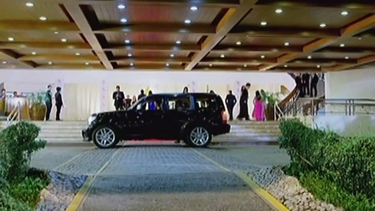 Clark gets intimidated of Simon