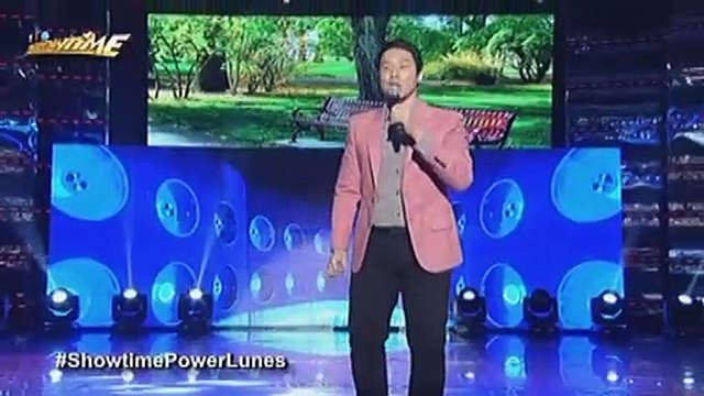 20160118-itsshowtime_Richard Poon serenaRichard Poon serenades madlang people with Kahit Maputi Na Buhok Ko in Singing Mo Todes madlang people with Kahit Maputi Na Buhok Ko in Singing Mo To