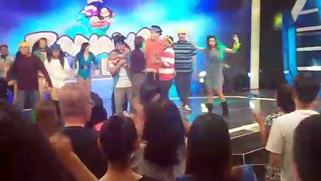 Panoorin ang saya ng audience at cast sa simula ng Banana Sundae!