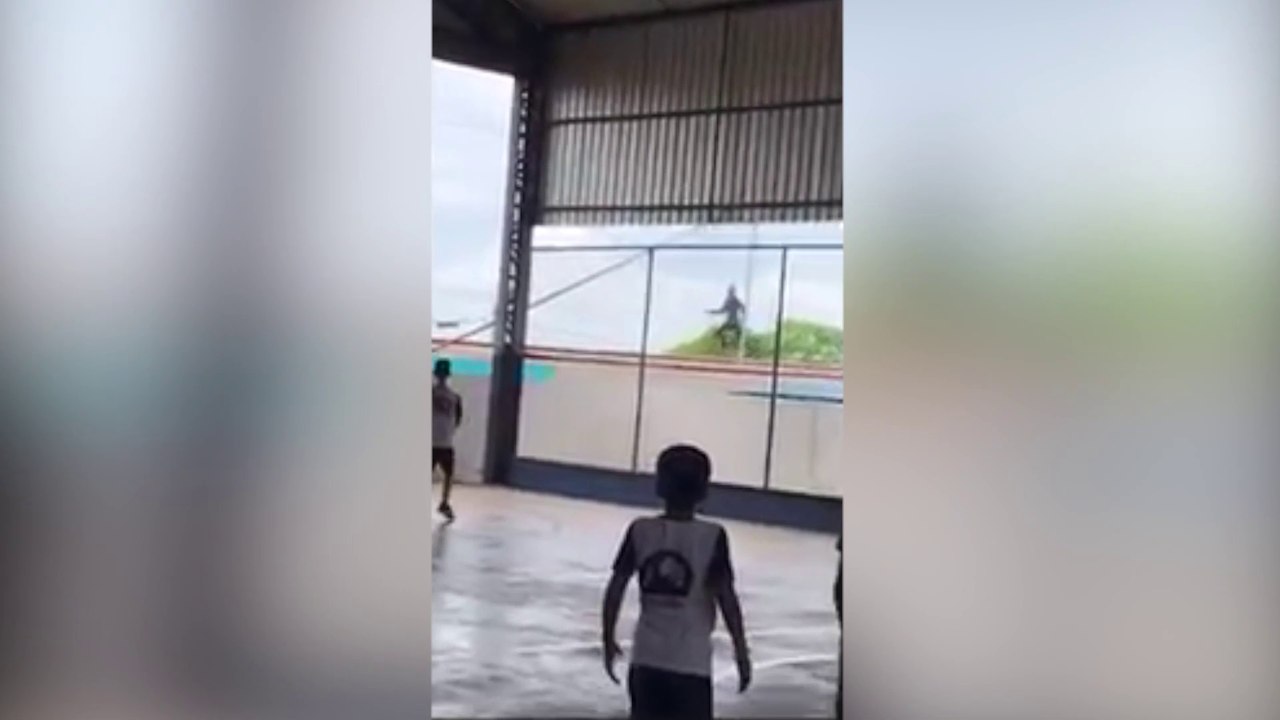 Correr por el techo de un tren en marcha: una peligrosa afición
