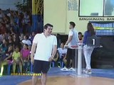 Luis, nagtanggal ng sapatos