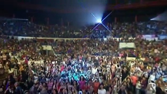 Clark at Leah, inawit ang On The Wings Of Love kasama ang sambayanan