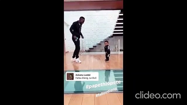 Quand Idrissa Gana Gueye enseigne le « mbalakh » à son fils, Isaac