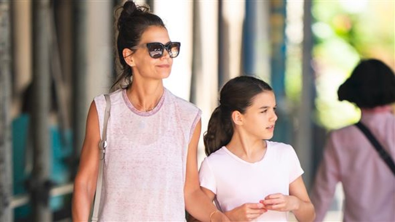 So nah stehen sich katie holmes und tochter suri