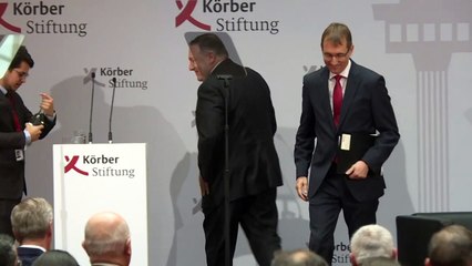 Pompeo advierte de riesgos que representan China y Rusia, 30 años después de caída del Muro