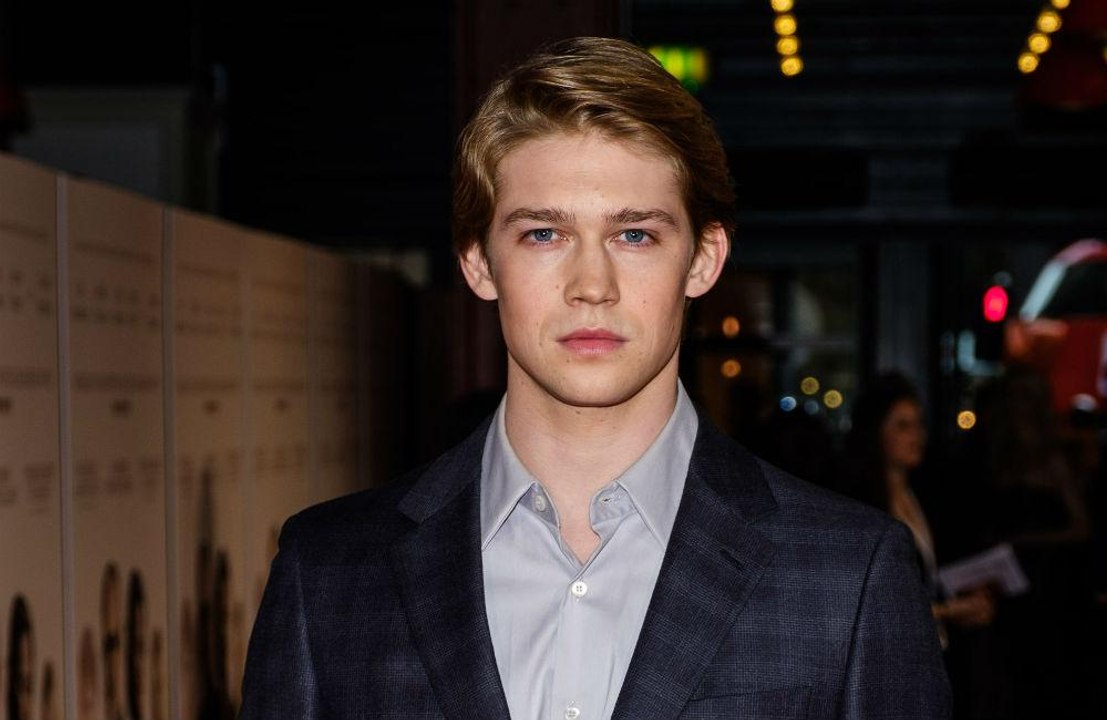 Joe Alwyn ignoriert 'Gerede' über seine Beziehung mit Taylor Swift