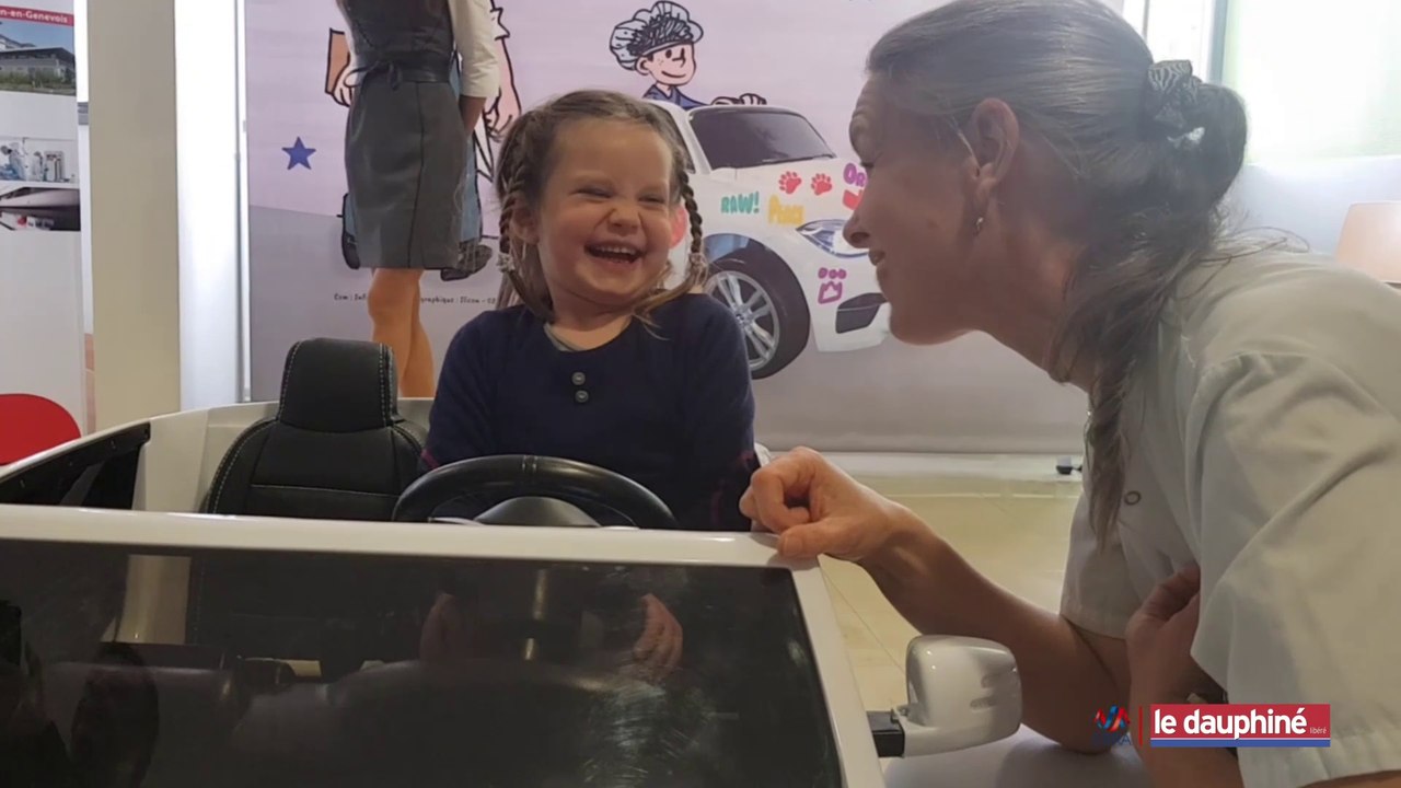 SAINT-JULIEN-EN-GENEVOIS | Romain Grosjean remet une voiturette à l'hôpital