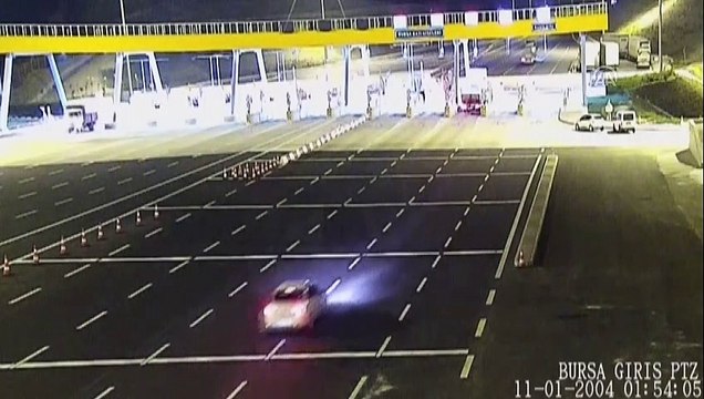 Sanal parayla kazanç vaadiyle dolandırıcılık yaptığı iddia edilen kadın yakalanma anı - BURSA